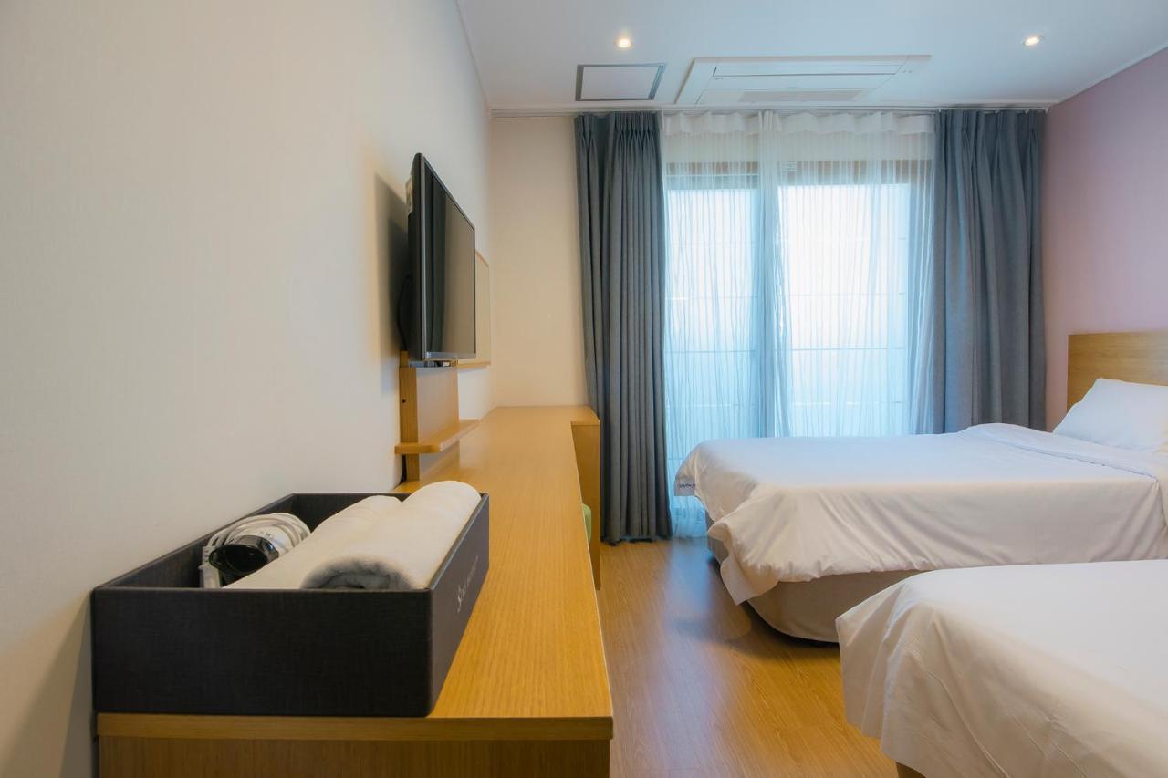 Sims Hotel Jeju Exterior foto
