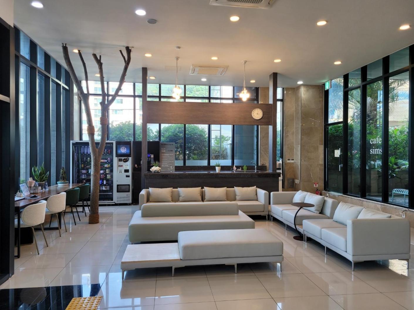 Sims Hotel Jeju Exterior foto